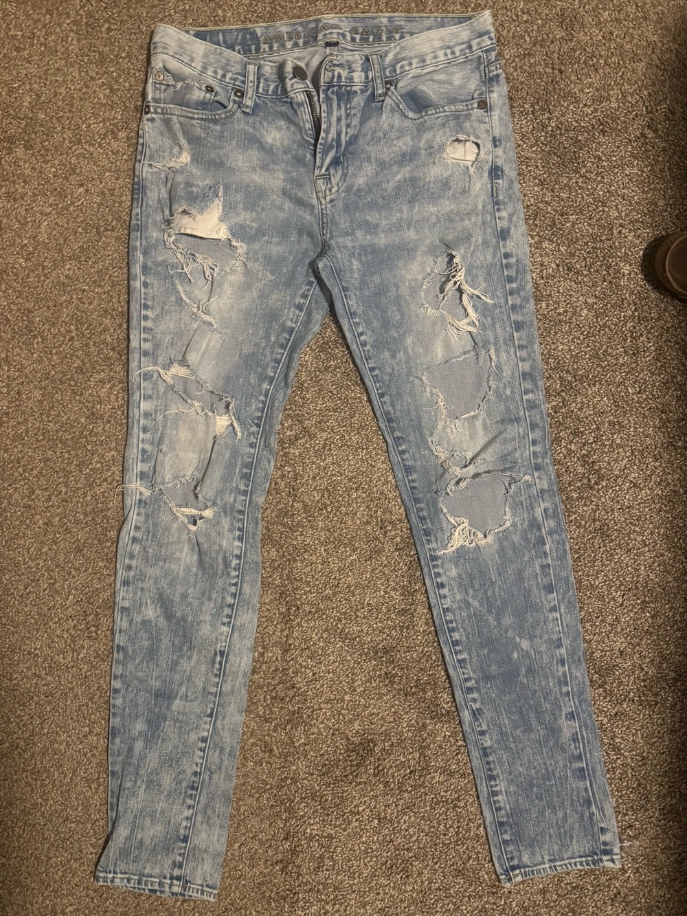 30x34 men’s American Eagle Outfitters Light Wash Ripped Skinny Jeans
